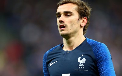 绿茵体育热评-从被嘘到被高歌他赢得尊重