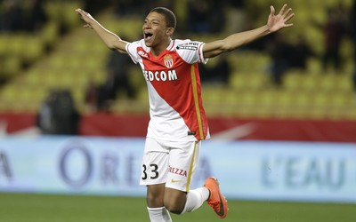 绿茵体育热议-格罗斯赛后加练任意球到天黑